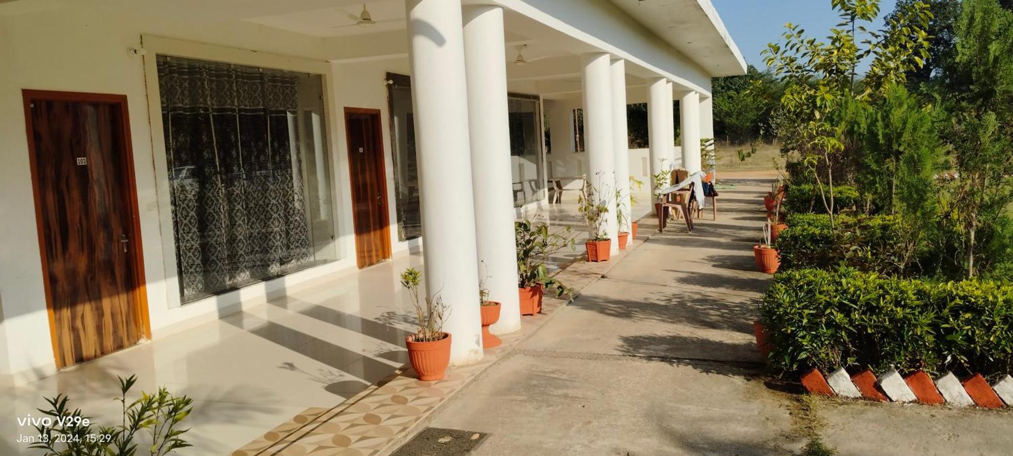 Hotel Radha Rani Mahal Khajurāho Zewnętrze zdjęcie